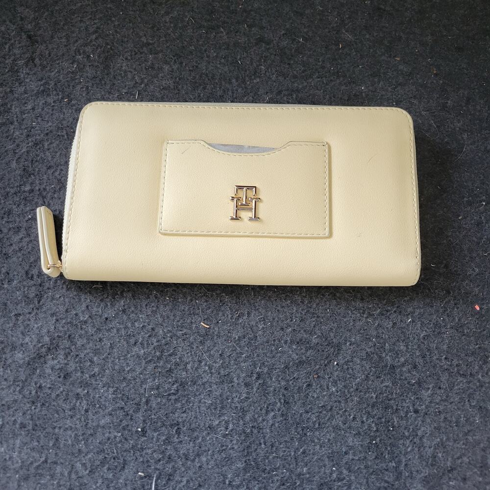 Tommy‎ Hilfiger Leather Round Zip Long Wallet Creamy